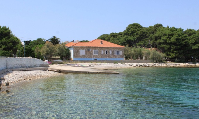 Batalaza Apartment | Beachside Two Bedroom Apartment on Ugljan Island