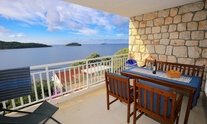 Prizba Apartment | Pet-Friendly Two Bedroom Apartment Steps from the Beach