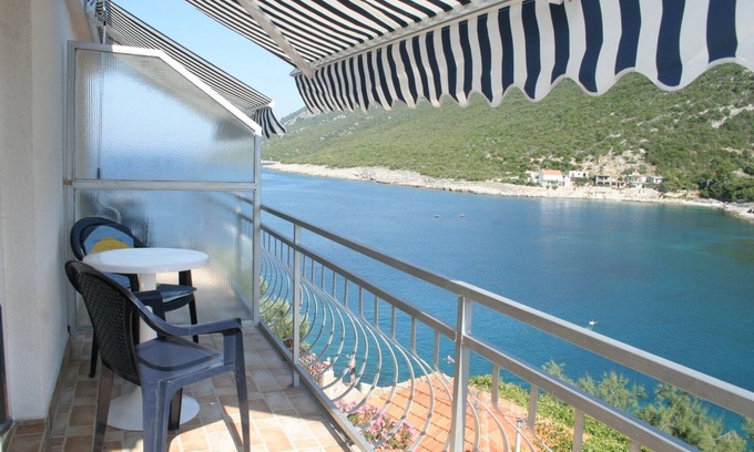 Pokrivenik Apartment | Inviting Two Bedroom Apartment Steps from Cove Zarace Beach