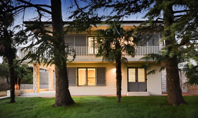 Portoroz Apartment | Relaxing Two Bedroom Apartment with Balcony & Sea View