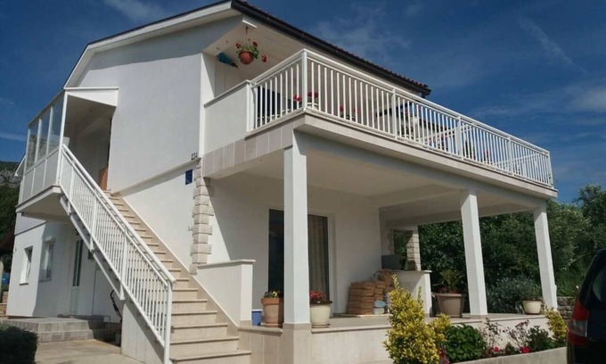 Cove Tri Zala (Zrnovo) Apartment | Two Bedroom Apartment with Terrace & Ocean View in Viganj
