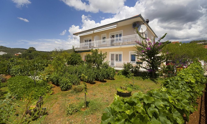 Poljica Apartment | Beautiful Two-Bedroom Apartment with Sea View in Poljica