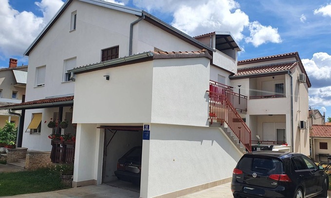 Valbandon Apartment | Ideal Two Bedroom Apartment with Terrace in Valbandon