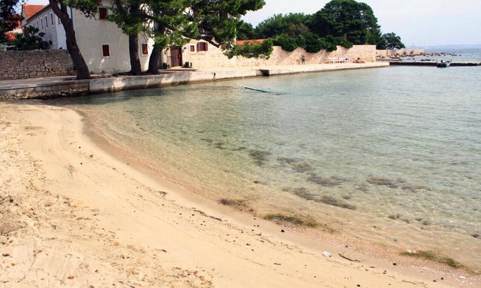 Batalaza Apartment | Oceanfront Two Bedroom Apartment with Terrace in Ugljan