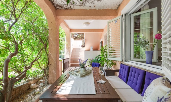 Simuni Apartment | Elegant Two Bedroom Apartment with Terrace in Šimuni, Pag