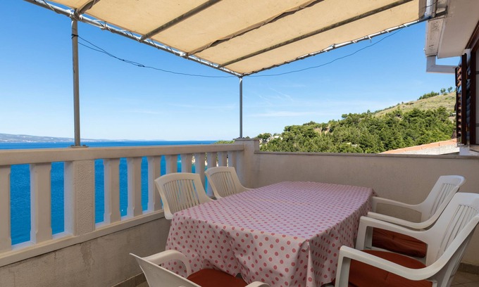 Stanici Apartment | Seaside Two-Bedroom Apartment with Terrace in Stanići