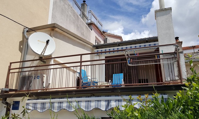 Selce Apartment | Remarkable Two Bedroom Apartment with Terrace in Selce