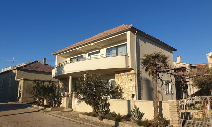 Nin Apartment | Inviting Two Bedroom Apartment with Terrace & Sea View