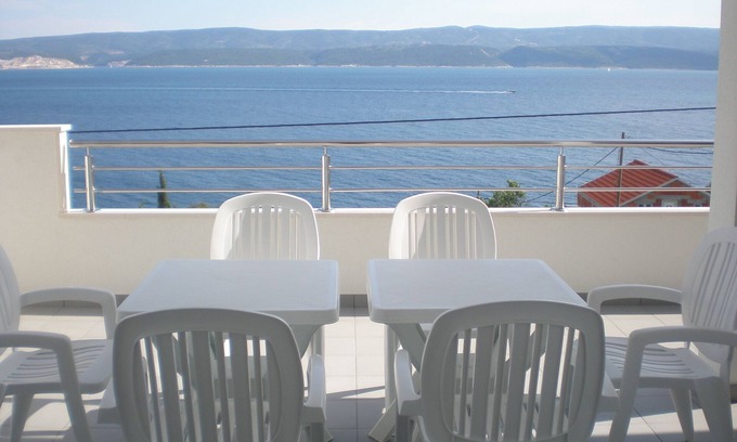 Stanici Apartment | Elegant Two Bedroom Apartment with Terrace and Ocean View