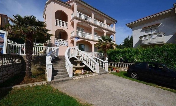 Rab Town Apartment | Two bedroom apartment with balcony Lopar, Rab (A-23825-b)