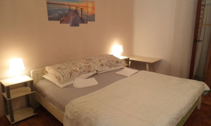 Supetarska Draga Apartment | Sea View Two Bedroom Apartment with Terrace in Rab