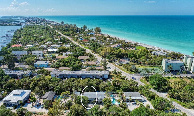 Englewood Apartment | Ideal Two-Bedroom Beachfront Getaway at Gecko House