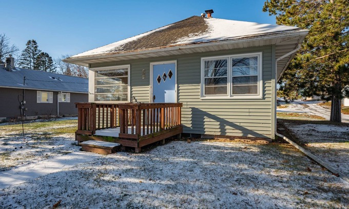 Coleraine House | Cozy Two Bedroom Cottage Near Mt Itasca and Trout Lake