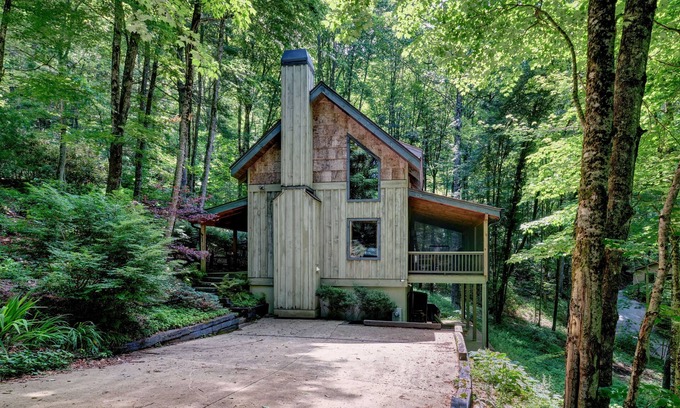Glenville House | Relaxing Two Bedroom Forest Cottage in Cashiers, NC