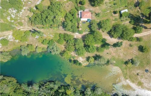 Blato na Cetini House | Pet-Friendly Retreat in Blato Na Cetini with Hot Tub