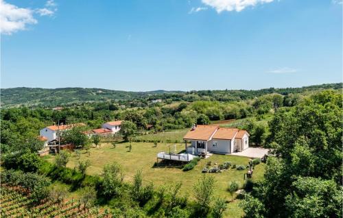 Karojba House | Cozy Retreat in Rakotule with Kitchen and Hot Tub Access