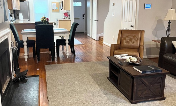 Buzzard Point House | Stylish Duplex Downtown Home Near US Capitol with Pool & Spa