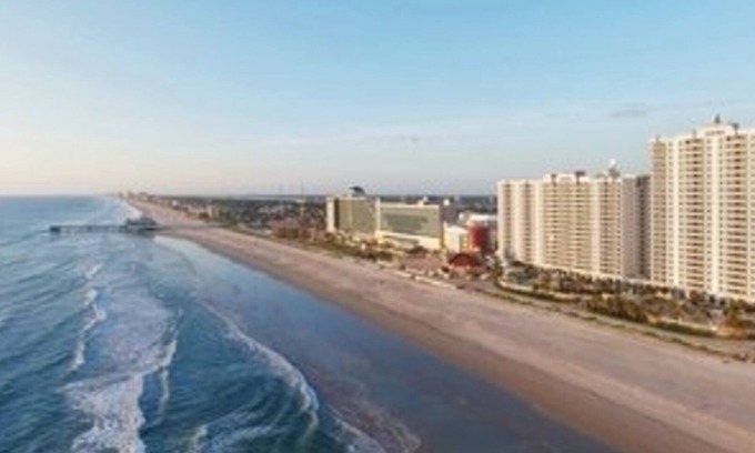 Daytona Beach Resort | Oceanfront Two-Bedroom Condo with Pool in Daytona Beach