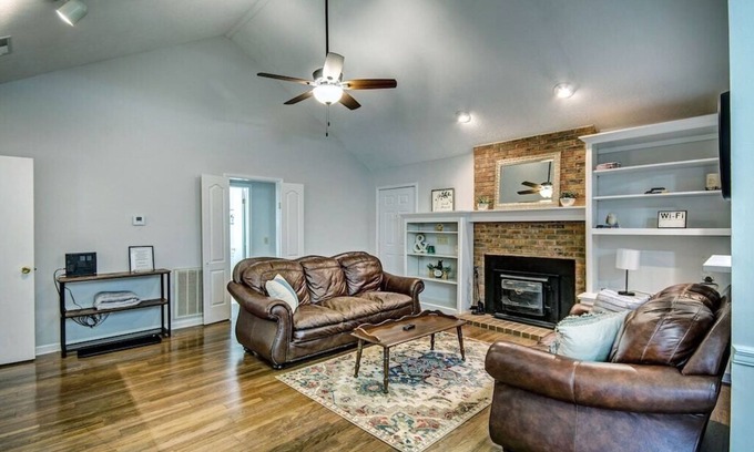Ridgeland House | Family-Friendly Two Bedroom Retreat by Scenic Reservoir