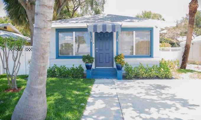 Lake Worth House | Cozy Two Bedroom Ranch with Ocean View Near the Beach
