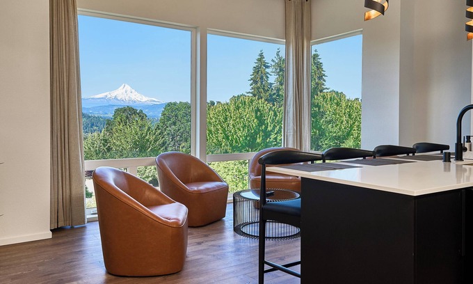 White Salmon Apartment | Two-bedroom suite, Mt Hood views, downtown White Salmon, suite 30