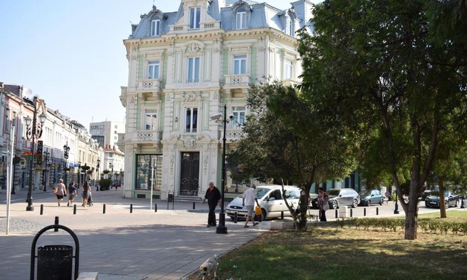 Ruse Center House | Cozy Two Bedroom Townhouse Mika - Pet and Child Friendly