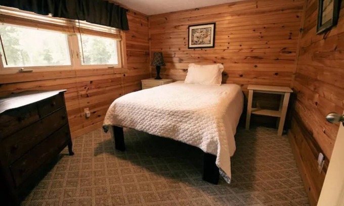 Abingdon Cabin | Family-Friendly Two-Bedroom Cabin near Creeper Trail