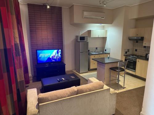 Downtown Johannesburg Hotel | Renowned Two Brothers at Mapungubwe: Pool & Family-Friendly