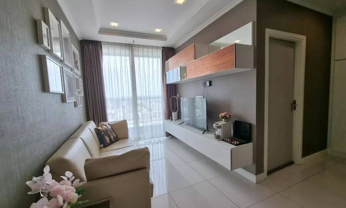 Mueang Samut Prakan District Apartment | Convenient Two-Bedroom Retreat Near BTS Green & Yellow Line