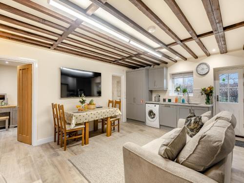 Wainfleet All Saints House | Discover Family-Friendly Comfort at Two Chainbridge Barns
