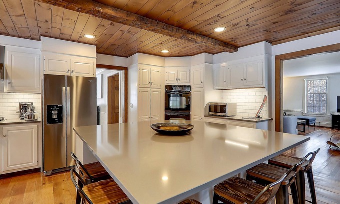 Moscow House | Family-Friendly Retreat with Hot Tub in Scenic Location