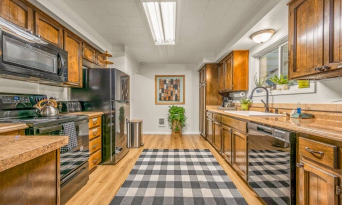 Sherwood - Tualatin North Cottage | Discover Two Vibrant Suites with Oceanfront Views