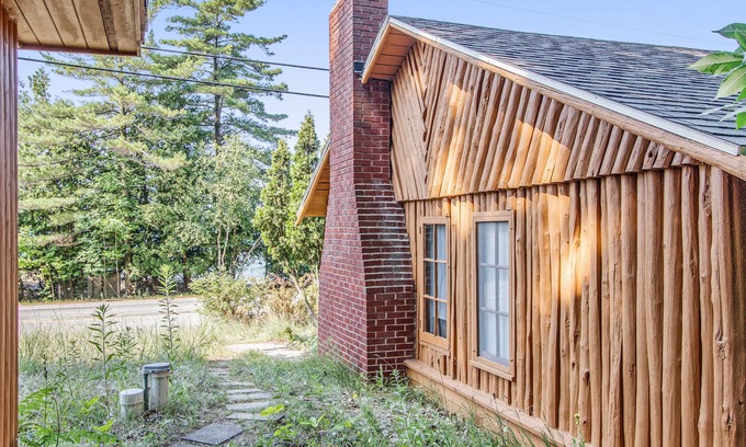 Lake Township Cottage | Pet-Friendly Cottages with Private Beach and High-Speed WiFi