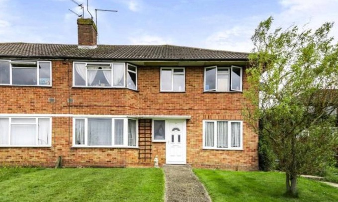 Farnham Apartment | Ideal Two Double Bedroom Maisonette with Garden Retreat