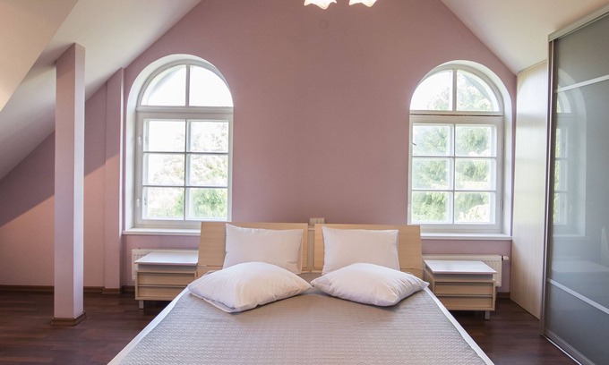Kurtuvenai House | Private Two-Floor House with Lake View for Your Stay