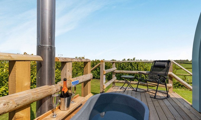 Flint Cottage | Two Hoots: Highly Rated Retreat with Spa and Family Amenities