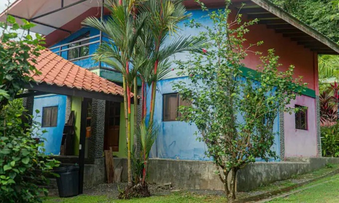 Pavones Villa | Relax at Casa Sol & Luna: Two Houses with Poolside Bliss