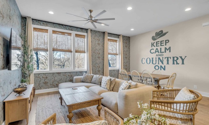 South Nashville House | Experience Breathtaking Nashville Skyline Views & Rooftop Bliss