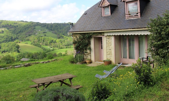 Lies House | Independent Mountain Lodgings with Wellness Retreats