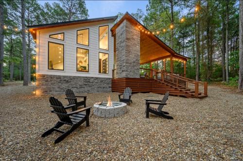 Pickens House | Relax at Two Knights Cabin with Hot Tub & 9.7/10 Rating