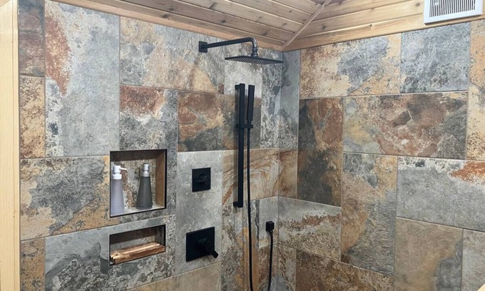 Seward House | Guest Rated 10/10: Two Lakes Guesthouse with Kitchen Access