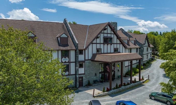 Beech Mountain Hotel | Cozy 1BR Suite with Pool and Kitchen Amenities