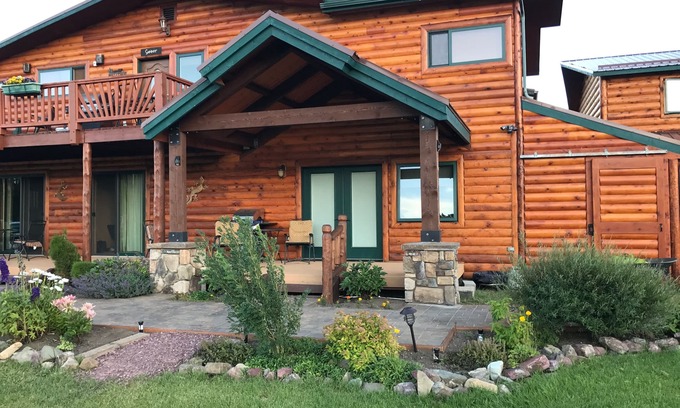 East Glacier Park Apartment | Two Medicine Suite: Guest Rated 10/10 with Kitchen & Breakfast
