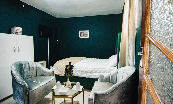 Greater Johannesburg Metropolitan Area Apartment | Family-Friendly Hotel Near Orlando Stadium & Theme Parks