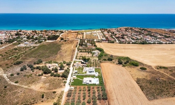 Reitani Villa | Modern Villas with Pool Moments from the Sea