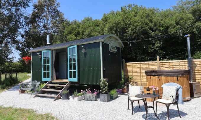 Hittisleigh House | Enchanting Two Moors Shepherds Hut: Pet & Child Friendly Stay
