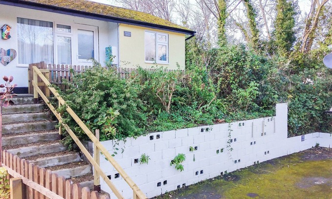 Aberaeron Cottage | Romantic Retreat: Two Peas in a Pod with Ocean Views