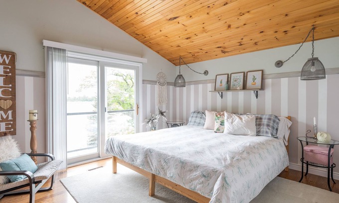 Otonabee-South Monaghan House | Discover Two Piggie's Rice Lake Escape - Family and Pet Friendly