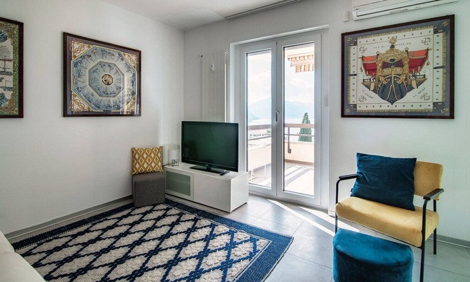 Castagnola Apartment | Two-room apartment with terrace and Lugano lake view (GOCCIA DI LAGO)
