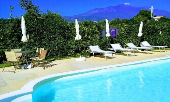 Santa Tecla Apartment | Two-Room Apartment with Private Terrace and Pool Access